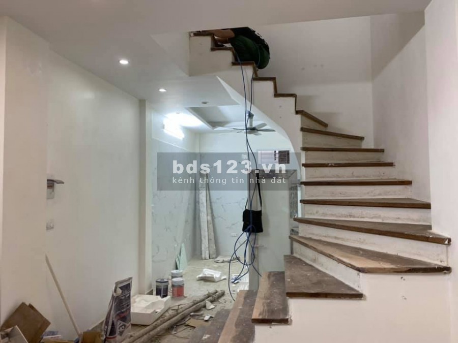 Bán nhà Hoàng Mai, 46m2 x 5 Tầng x MT 3.6m, 20m ô tô tránh, Gần Phố, sổ đỏ chính chủ