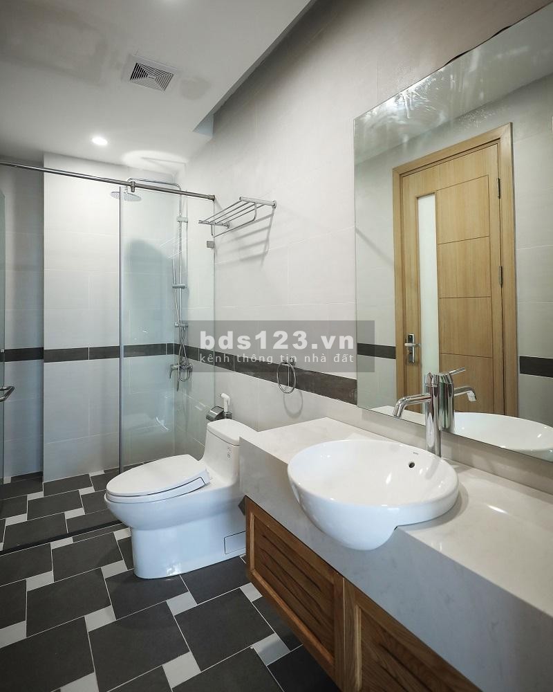 Cho thuê nhà liền kề 105m2 x5 tầng có thang máy 67A Trương Định ngay ngã 4 Bạch Mai