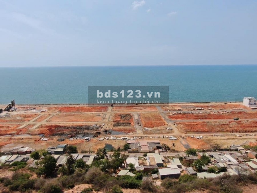 Bán lô góc thổ cư mặt tiền đường nhựa gần biển, lh 0902168530