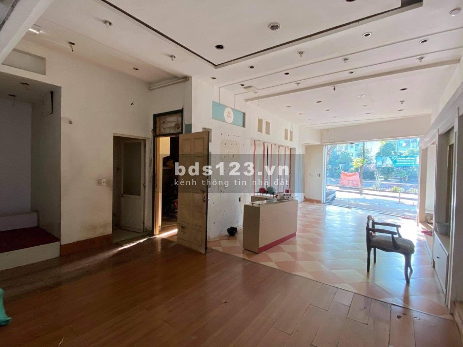 Mặt bằng ngay Đầu Vũ Tông Phan, 2 tầng hơn 200m2, mt 8,5m, Giá 35 triệu