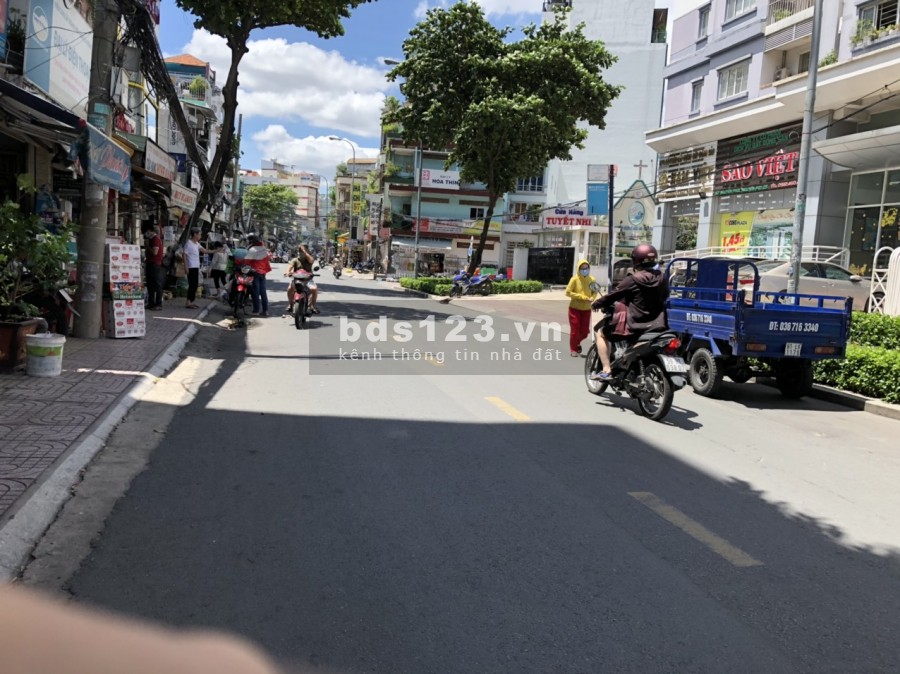 Nhà mặt tiền Quận vỉa hè 4m, giá trong hẻm chỉ 12.9 tỷ, chỉ có 1 căn bán