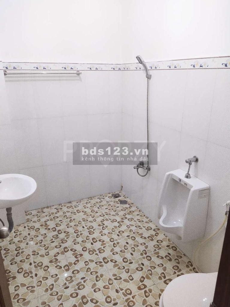 Nhà sát mặt tiền Cửu Long, sân bay, 5.4x16, 3pn, chỉ 15 triệu, 0938.764.277