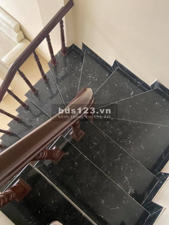Bán nhà Trần Khát Chân nhà đẹp giá tốt ở ngay, giá 3 tỷ, sổ vuông vức