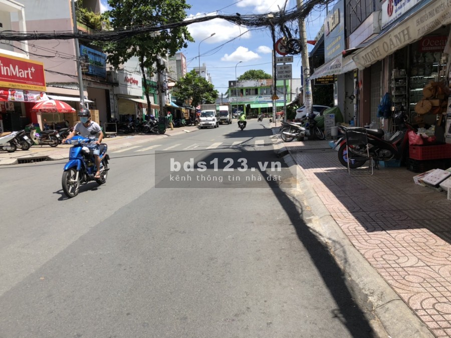 Nhà mặt tiền Quận vỉa hè 4m, giá trong hẻm chỉ 12.9 tỷ, chỉ có 1 căn bán