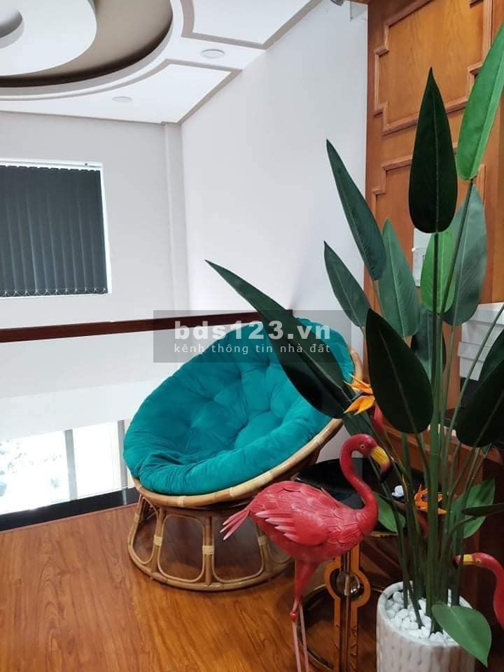 Phan Văn Trị, dt 70m2, giá 6 tỷ 1, Hẻm xe hơi, gần mặt tiền, chính chủ