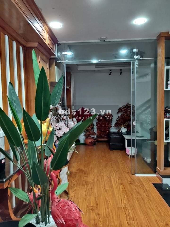 Phan Văn Trị, dt 70m2, giá 6 tỷ 1, Hẻm xe hơi, gần mặt tiền, chính chủ