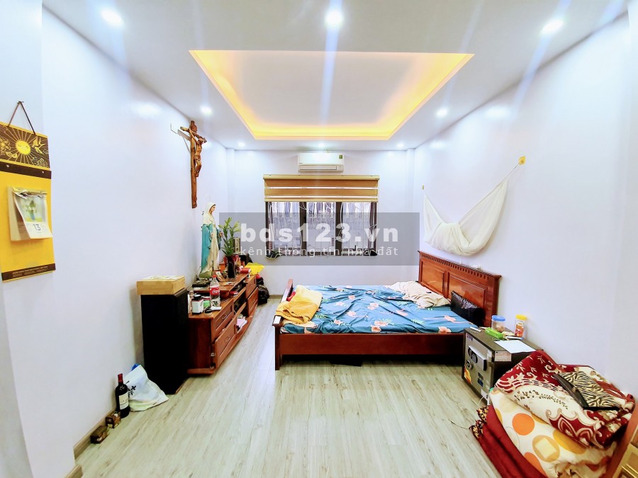 Bán gấp nhà Bạch Mai 43m2, ô tô tránh, kinh doanh nhỉnh 6 tỷ