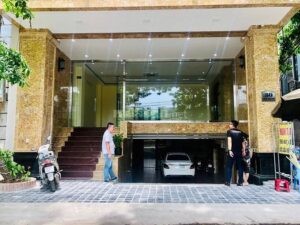 Cho thuê tầng 3 diện tích sàn 130m2 trong tòa nhà 9 tầng ,80 Chùa Láng quận Đống Đa Hà Nội