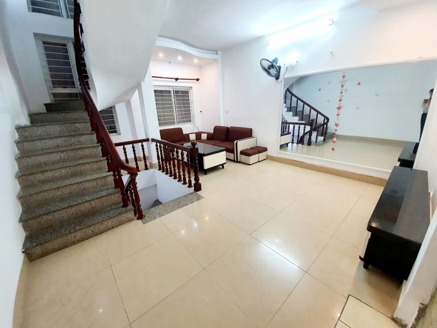 Bán nhà 5 tầng 40m2 tặng toàn bộ nội thất tại đường Láng, Đống Đa, HN