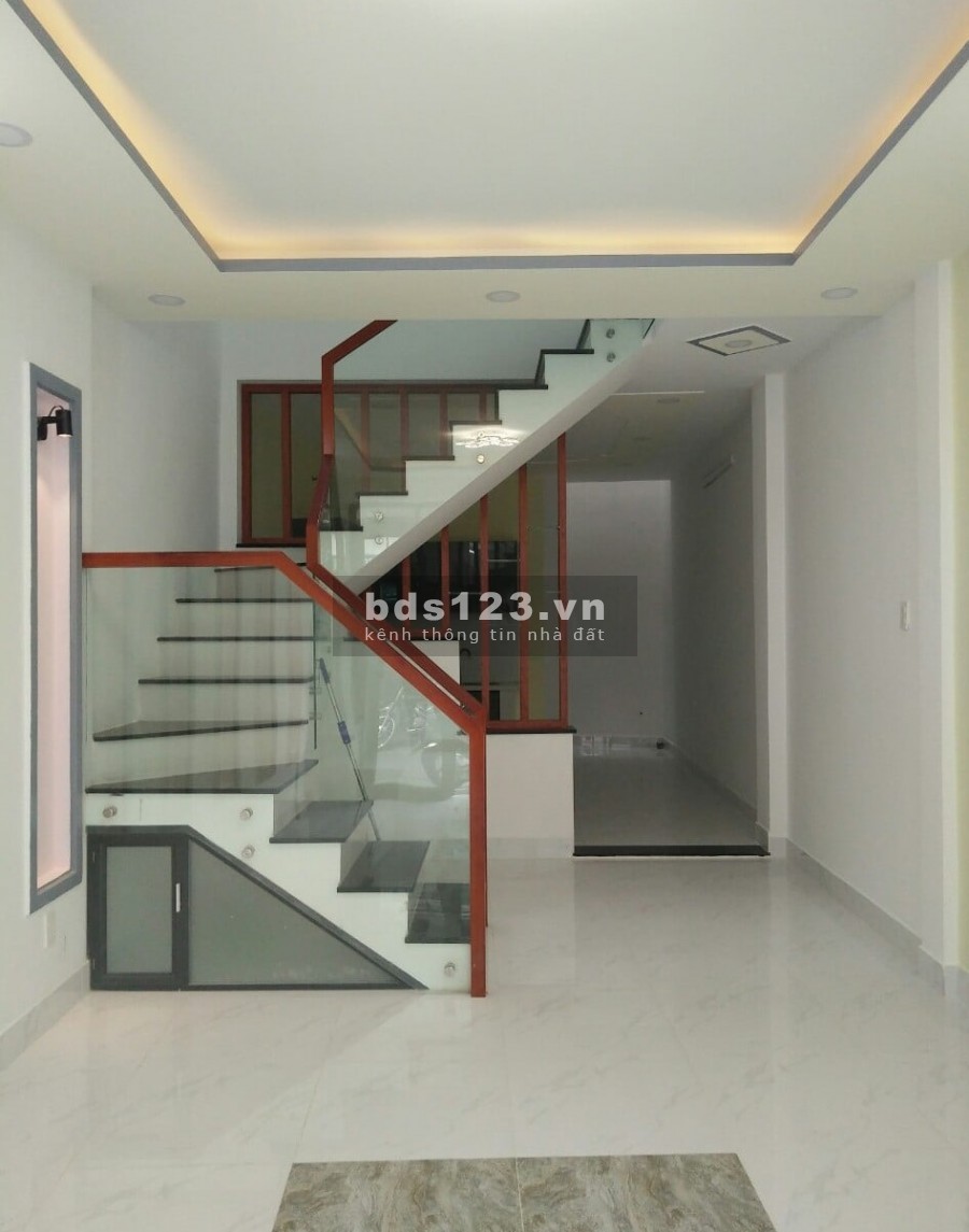 Bán nhà chợ Hồng Lạc 35m2, cách đường lớn 20m, q Tân Bình chỉ 2 tỷ 89