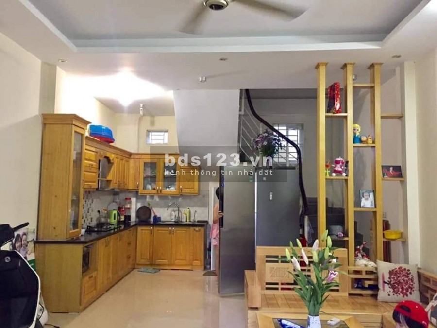 Bán nhà phố Hoàng Quốc Việt, diện tích 27m, 5 tầng, mặt tiền 3,5m, giá 2,9 tỷ