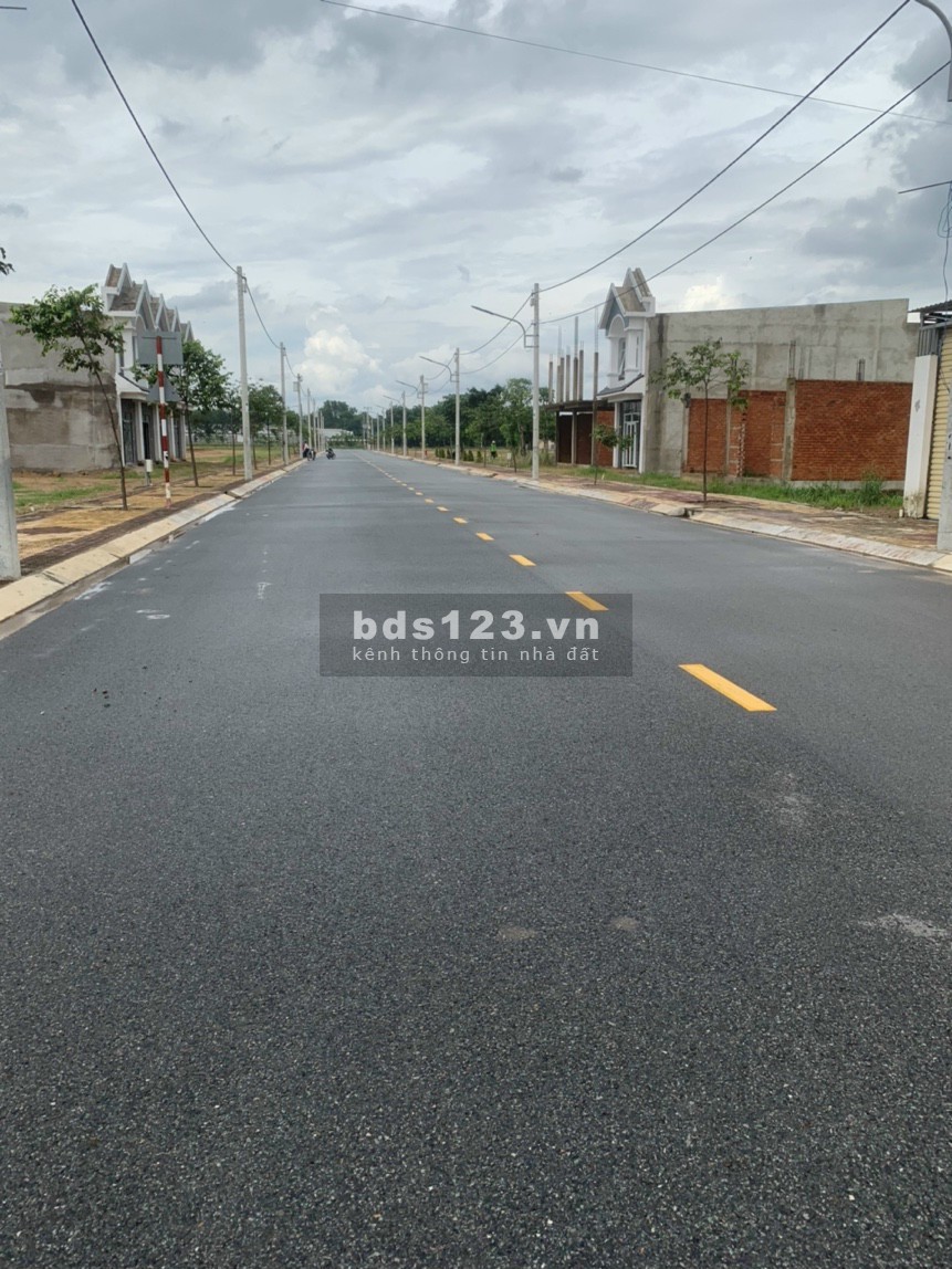 Chủ ngộp cần bán lô đất ngay Mặt tiền QL13 và DH515. Cách KCN Bàu Bàng 1km giá đầu tư