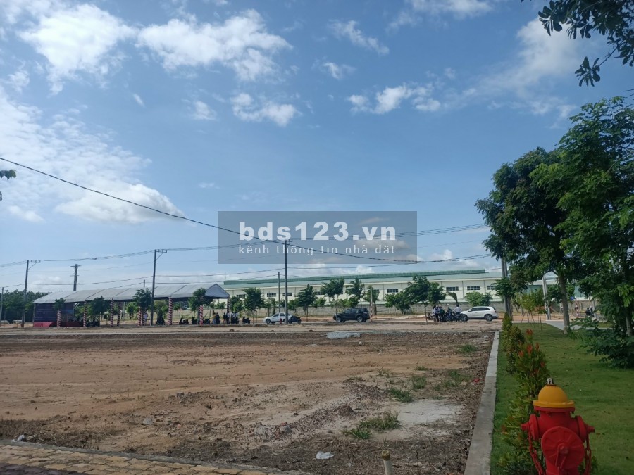 Chủ ngộp cần bán lô đất ngay Mặt tiền QL13 và DH515. Cách KCN Bàu Bàng 1km giá đầu tư