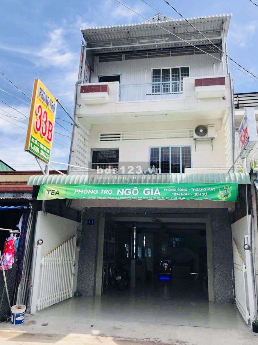 Chính chủ cần bán nhà nghỉ ở TP Châu Đốc, nhà mặt tiền có vị trí đắc địa, cách cổng Miếu Bà chỉ 100m