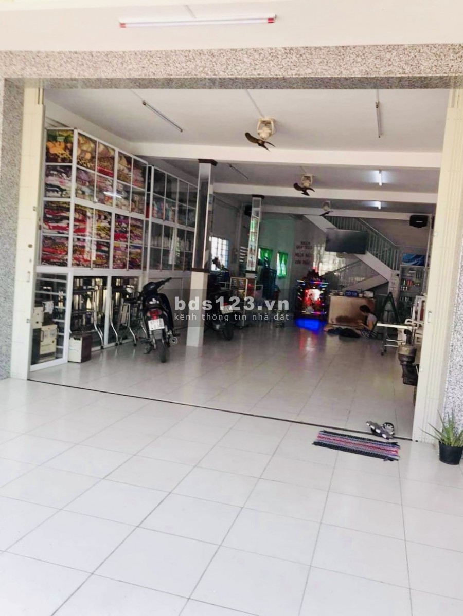 Chính chủ cần bán nhà nghỉ ở TP Châu Đốc, nhà mặt tiền có vị trí đắc địa, cách cổng Miếu Bà chỉ 100m