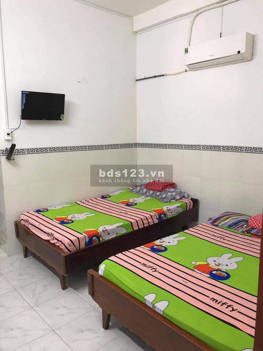 Chính chủ cần bán nhà nghỉ ở TP Châu Đốc, nhà mặt tiền có vị trí đắc địa, cách cổng Miếu Bà chỉ 100m