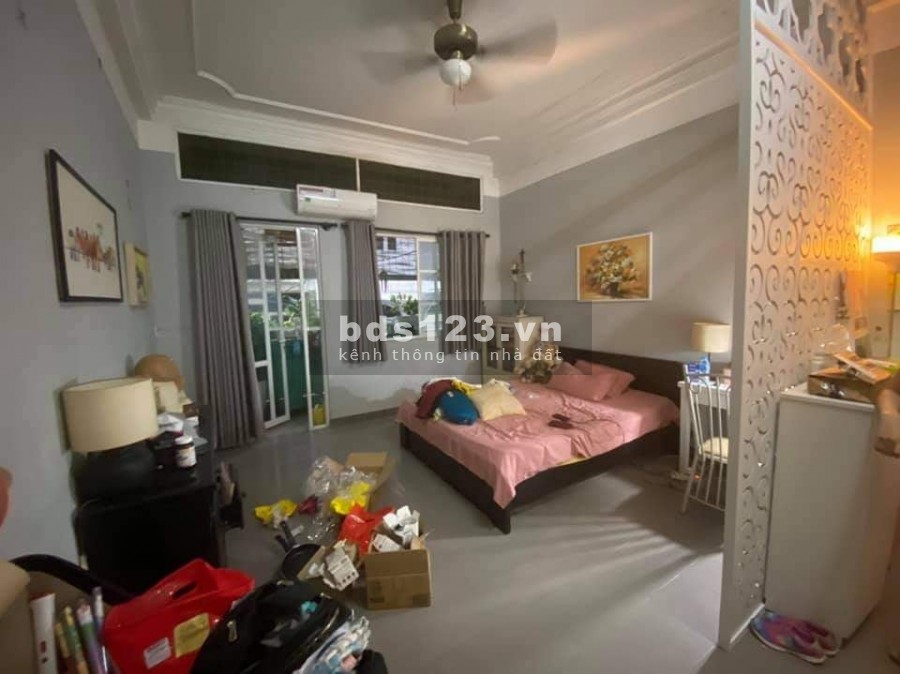 Bán nhà chính chủ, không gian hiện đại, thoáng máy, giá 3.89 tỷ, còn mới