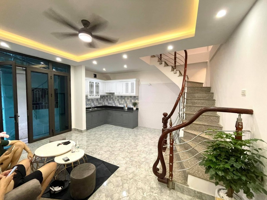 Bán nhà Khương Trung 1 nhà ra ô tô, 2 thoáng 34m2, 5 tầng chỉ nhỉnh 3 tỷ