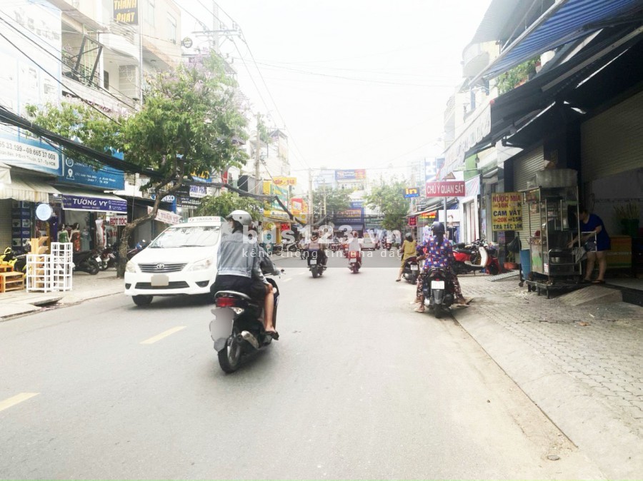 Bán nhà 1 lầu ngay mặt tiền chợ Tân Quy, đường số 15, phường Tân Quy, Quận 7