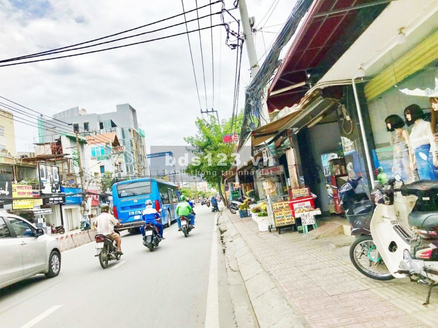 Bán nhà 1 lầu ngay mặt tiền chợ Tân Quy, đường số 15, phường Tân Quy, Quận 7