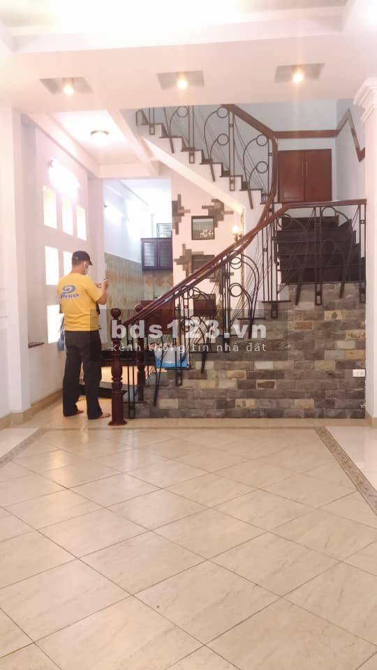 31m2 Quận 1 đường Tôn Thất Tùng 4 tầng kiên cố, hẻm 8m Ô tô đổ cổng, giá 6.6 tỷ