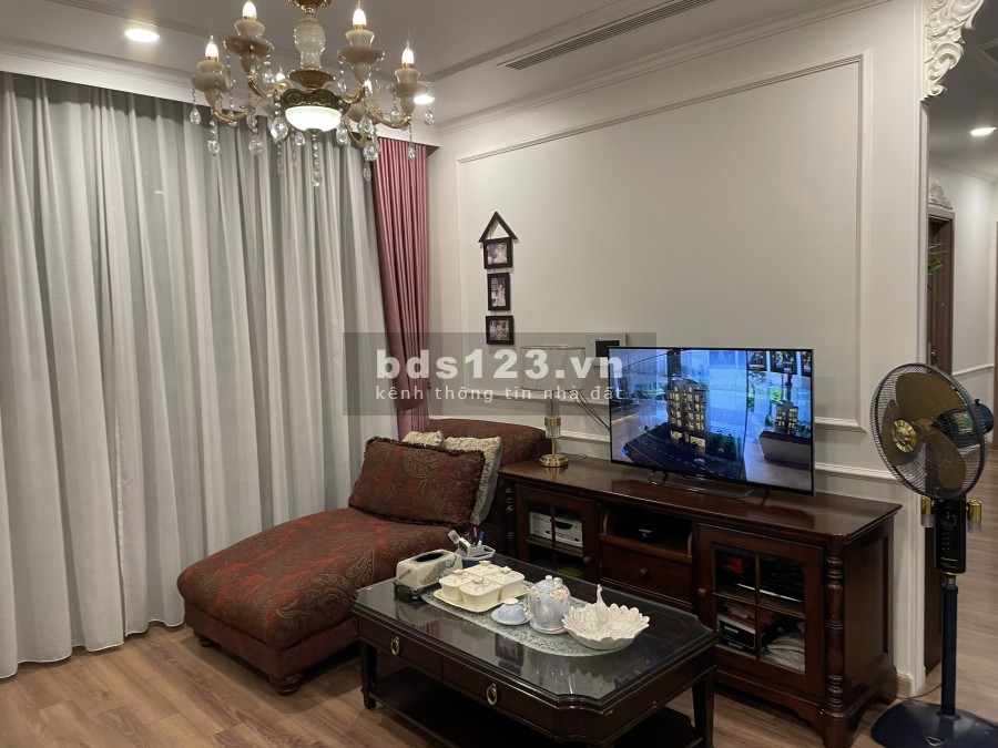 Bán căn 3PN, 2WC, 96,4m2. Đã làm nội thất cơ bản. Ban công Đông Nam, giá 3.0 tỷ dự án The Emerald