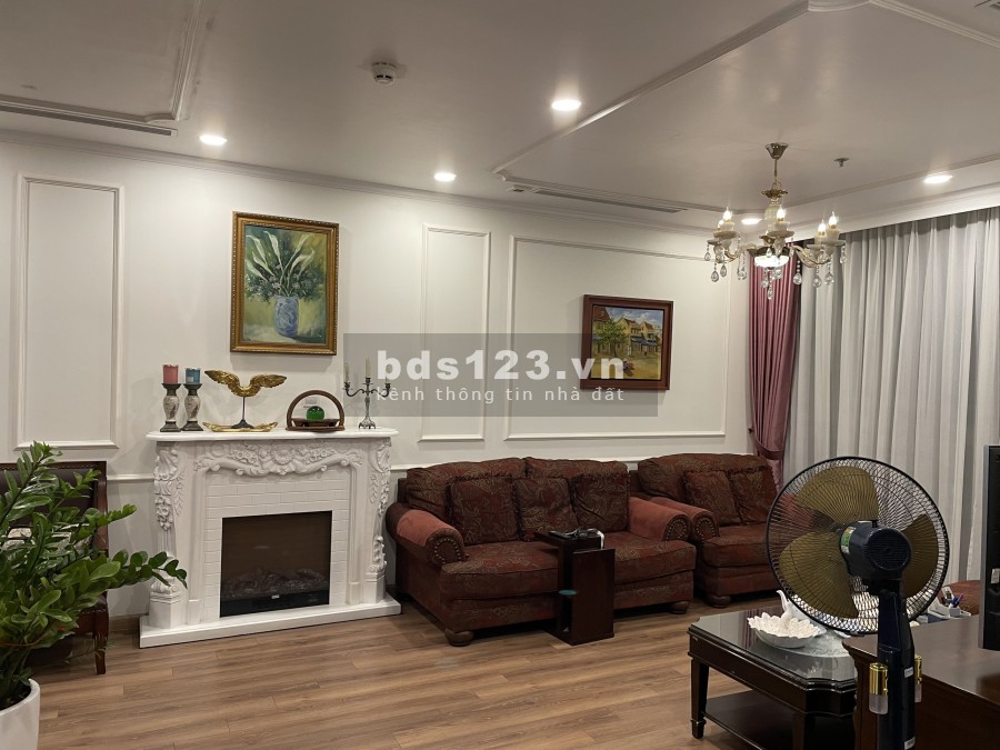 Bán căn 3PN, 2WC, 96,4m2. Đã làm nội thất cơ bản. Ban công Đông Nam, giá 3.0 tỷ dự án The Emerald
