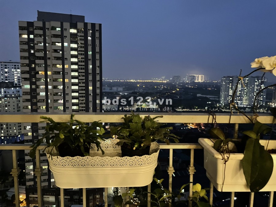 Bán căn 3PN, 2WC, 96,4m2. Đã làm nội thất cơ bản. Ban công Đông Nam, giá 3.0 tỷ dự án The Emerald