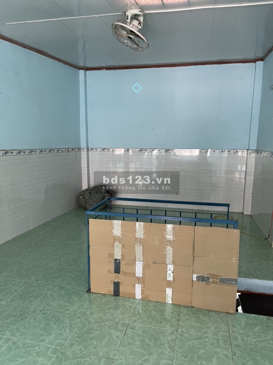 Nhà hẻm xe tải Nguyễn Cửu Đàm, diện tích 4x18m, giá 8 triệu/tháng