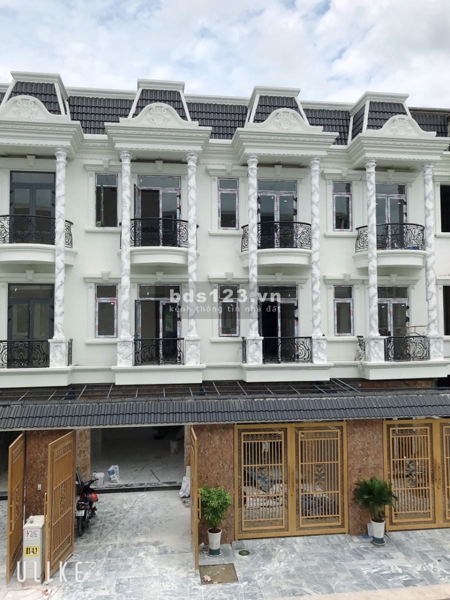 Bán nhà mặt phố cao cấp Dĩ An Bình Dương giá 4.5 tỷ sổ đỏ từng căn LH; 0357782538