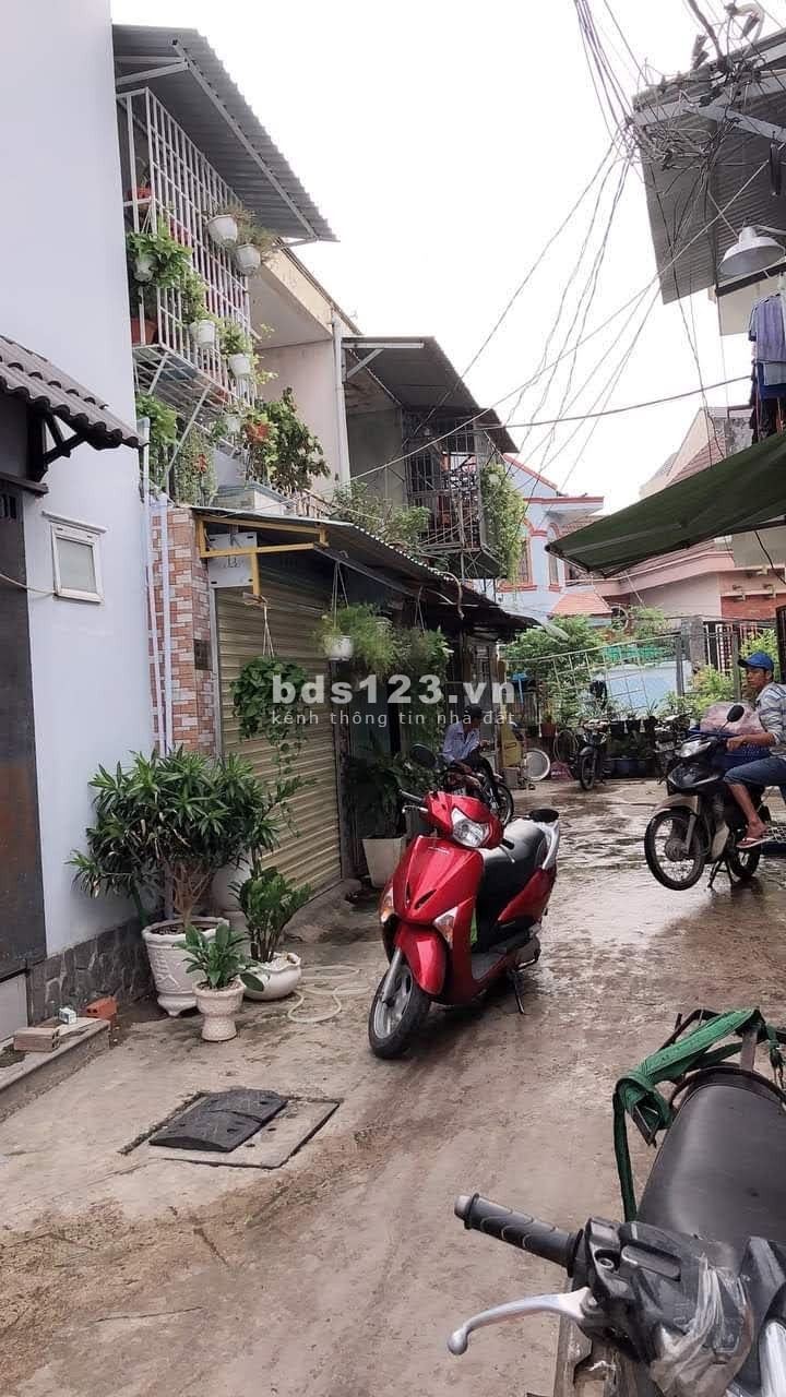 Nhà nguyên căn hẻm xe hơi đường số 4 Trường Thọ, sổ hồng riêng, 1 trệt, 1 lầu đúc