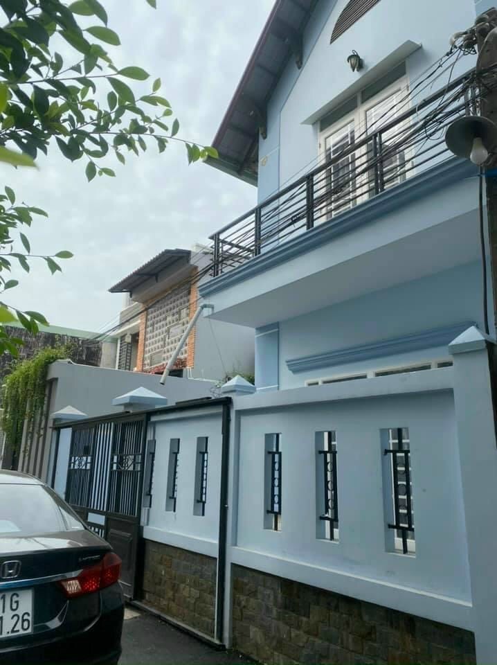 Cần tiền bán căn nhà Linh Đông, hường Đông Nam, 2 tầng, giá 4.8 tỷ