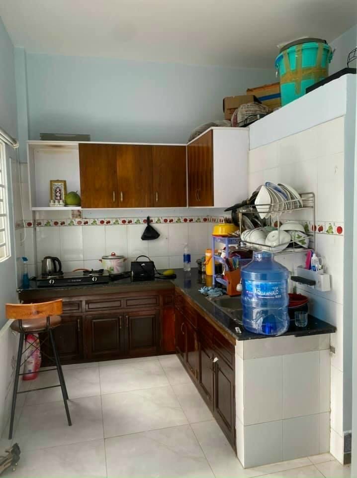 Cần tiền bán căn nhà Linh Đông, hường Đông Nam, 2 tầng, giá 4.8 tỷ
