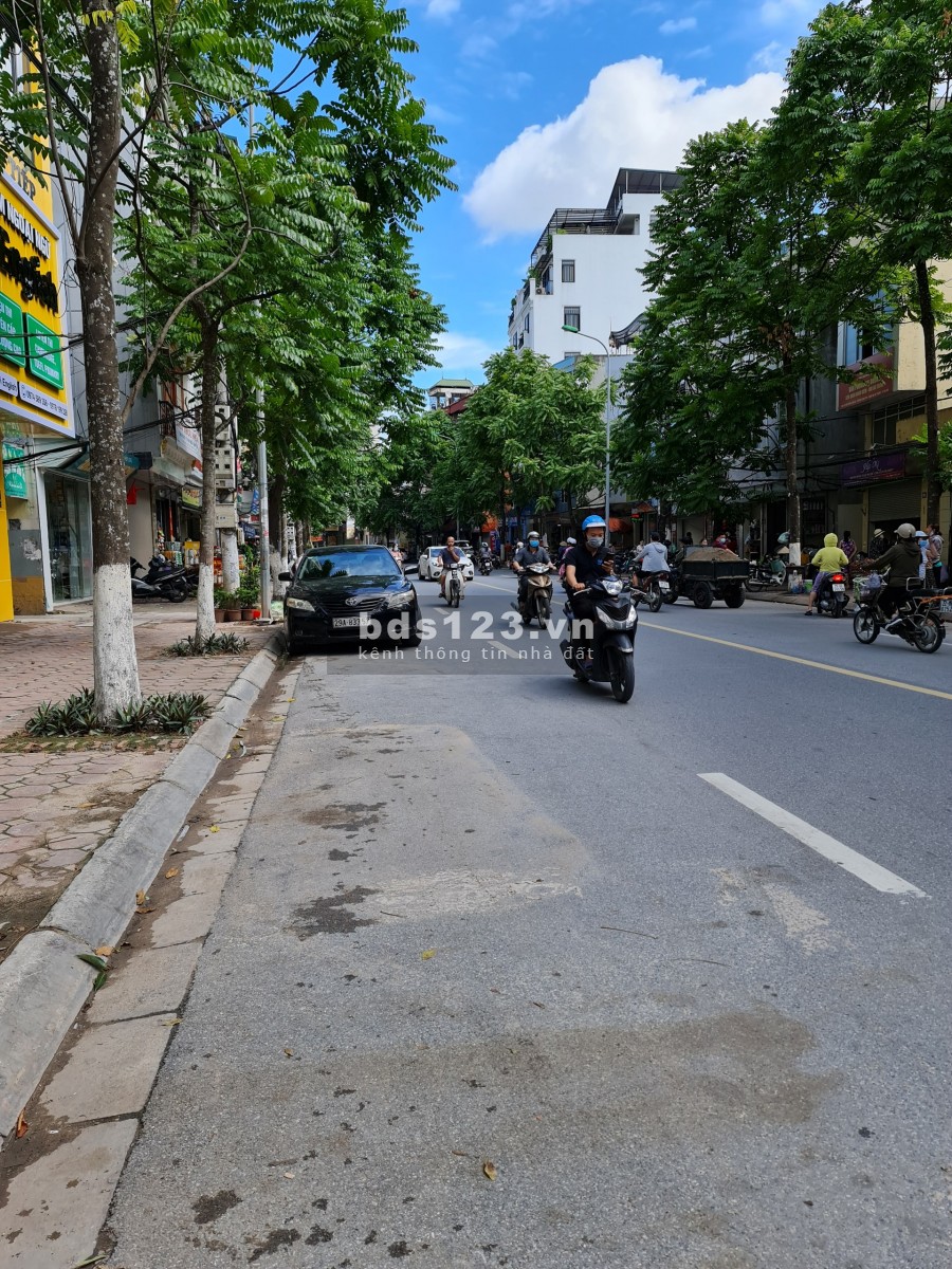 Bán nhà phố chính chủ chỉ nhỉnh 8 tỷ - Vị trí siêu đắc địa, sổ đỏ chính chủ