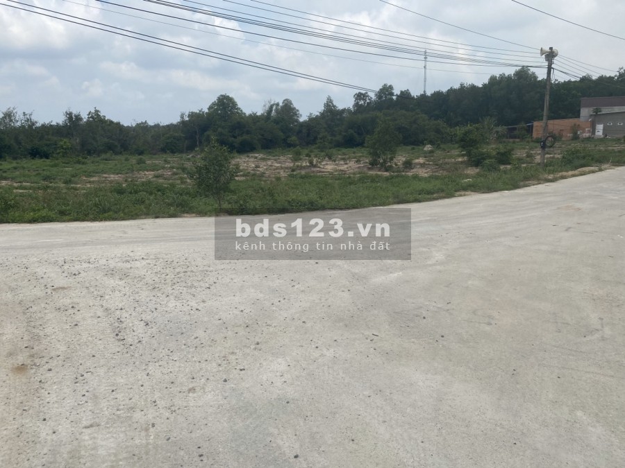 Chính chủ cần bán lô đất cách khu du lịch Suối Nhum 10p chạy xe.