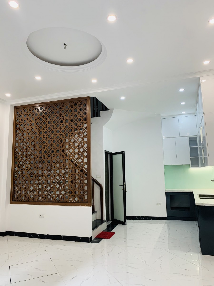 Bán nhà mặt ngõ gần phố Văn Cao, phường Liễu Giai, Ba Đình, Hà Nội. Nhà 5 tầng x 35m2, giá 4.5 tỷ