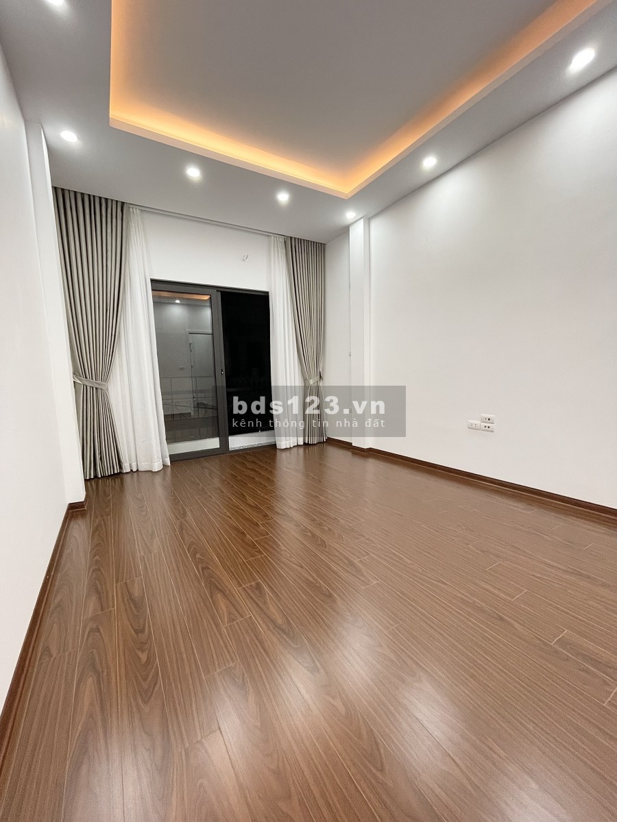 Bán nhà đẹp ở luôn ngõ 129 Nguyễn Trãi 4 tầng 55m2 cách ô tô 10m giá 5,3 tỷ. LH 0912442669