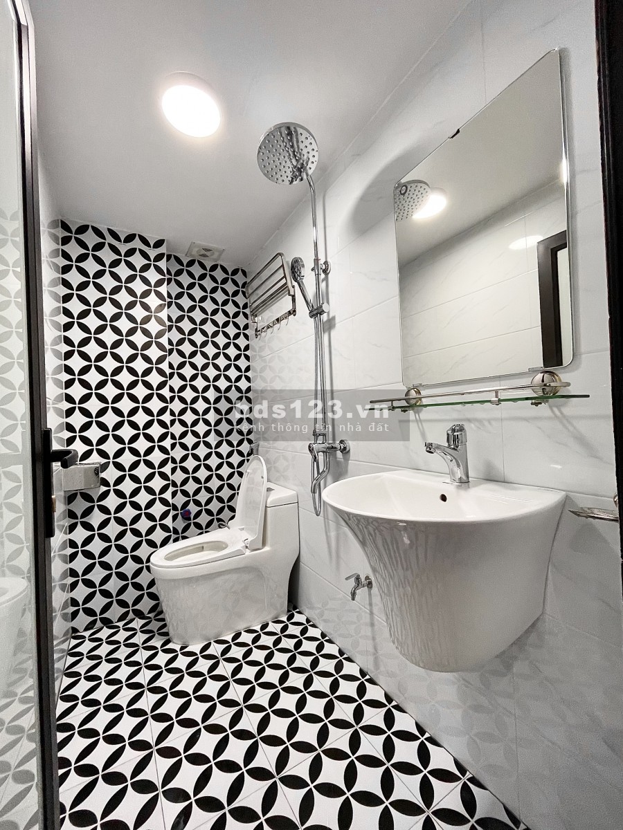 Bán nhà đẹp ở luôn ngõ 129 Nguyễn Trãi 4 tầng 55m2 cách ô tô 10m giá 5,3 tỷ. LH 0912442669