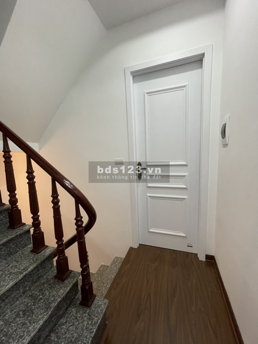 Bán nhà đẹp ở luôn ngõ 129 Nguyễn Trãi 4 tầng 55m2 cách ô tô 10m giá 5,3 tỷ. LH 0912442669