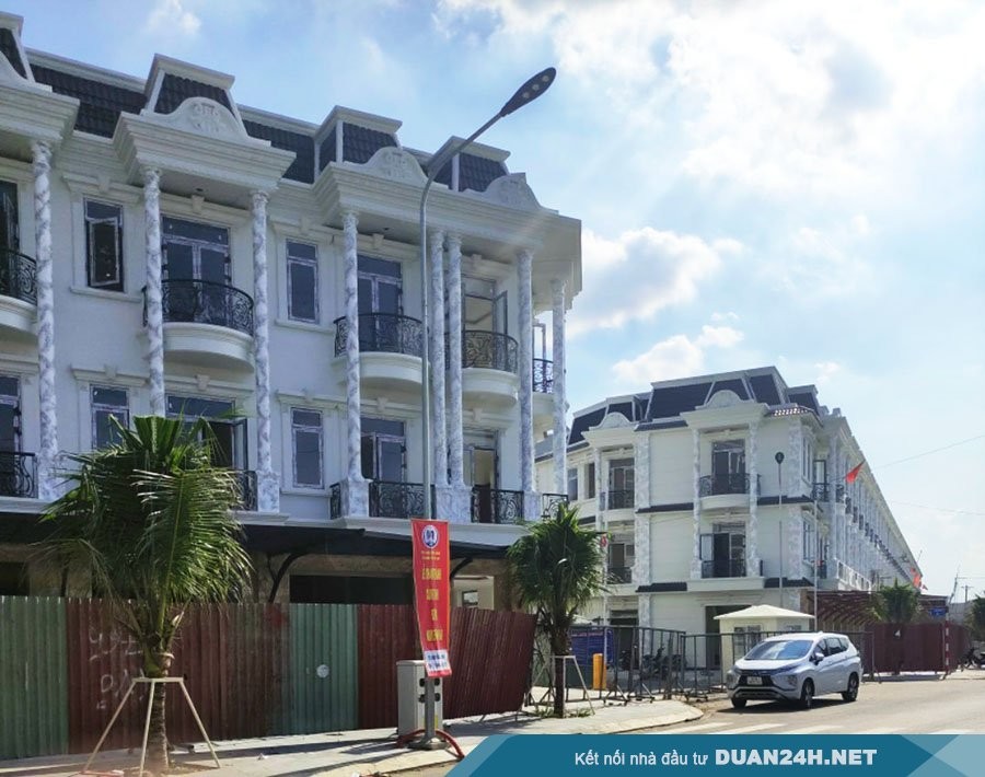 Nhà phố 1 trệt, 3 lầu Royal Town Dĩ An, Bình Dương, sổ riêng từng căn, lh 0906662329