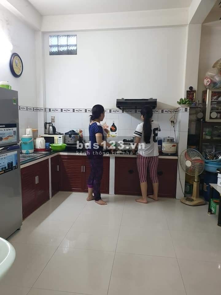 NHÀ DƯƠNG BÁ TRẠT PHƯỜNG 1 QUẬN 8 CÁCH CÂY CẦU LÀ ĐẾN QUẬN 1.