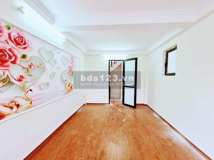 Siêu hiếm bán nhà phố Vĩnh Hưng, dt 30m2, 5 tầng, ô tô đỗ cửa, lô góc, giá nhỉnh 3 tỷ