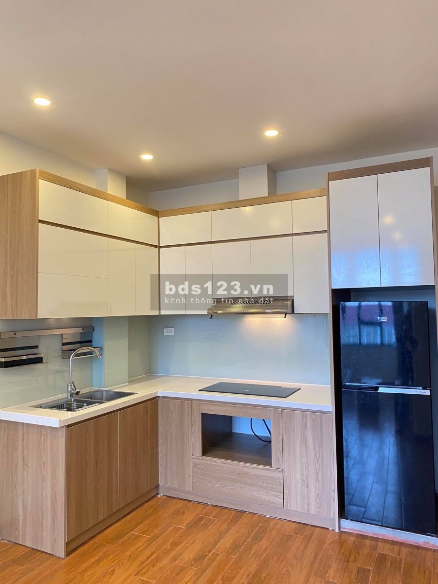 Cho thuê căn hộ mặt phố Phạm Hồng Thái, ô tô tránh, 60m2