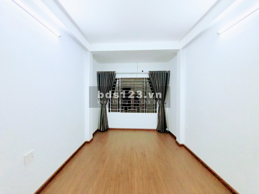 Hoàng Mai ô tô tránh 5 tầng, dt 50m2, gara mặt đường kinh doanh đỉnh, giá 5 tỷ