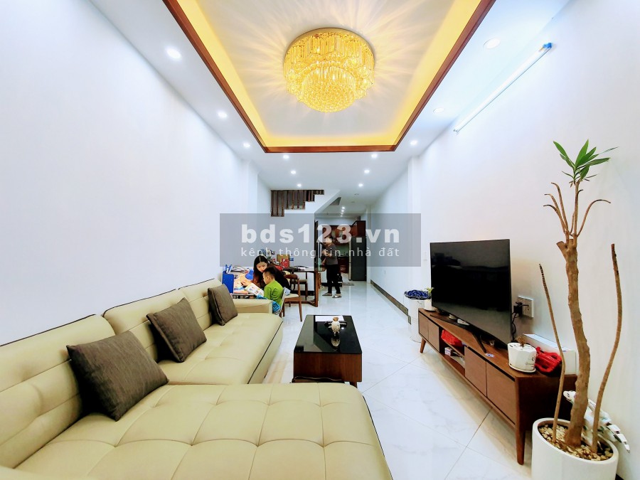 Hoàng Mai ô tô tránh 5 tầng, dt 50m2, gara mặt đường kinh doanh đỉnh, giá 5 tỷ
