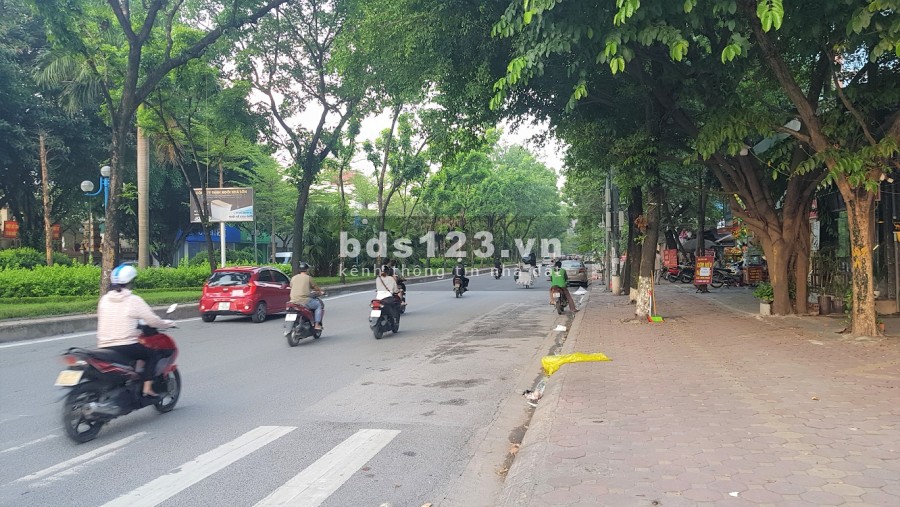Mặt phố Hoàng Quốc Việt, Cầu Giấy. Lô góc, Vỉa hè, oto, KD. 118m2, 6T, 30 tỷ