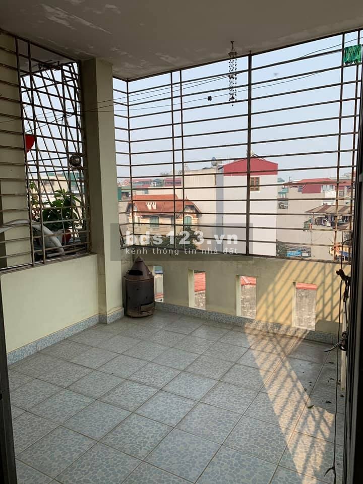 Vị trí siêu đẹp, hiếm có , lô góc ba thoáng, xây chắc chắn Nhà Hoàng Mai 28m2 x 2,3 tỷ