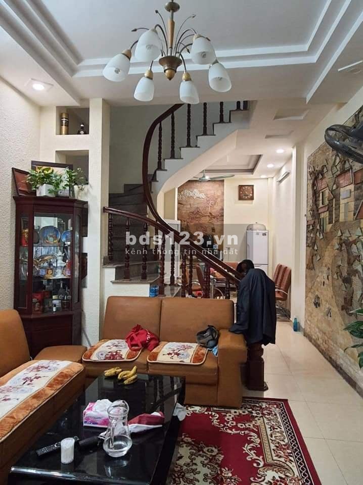 Cần bán nhà Cầu Giấy 50m2 giá 4 tỷ gần trung tâm an sinh tốt
