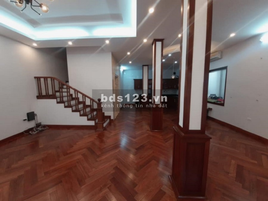 Bán nhà mặt đường Ngọc Hồi, Thanh Trì ô tô, kinh doanh 300m2*5T, Mt 10m, hơn 20 tỷ