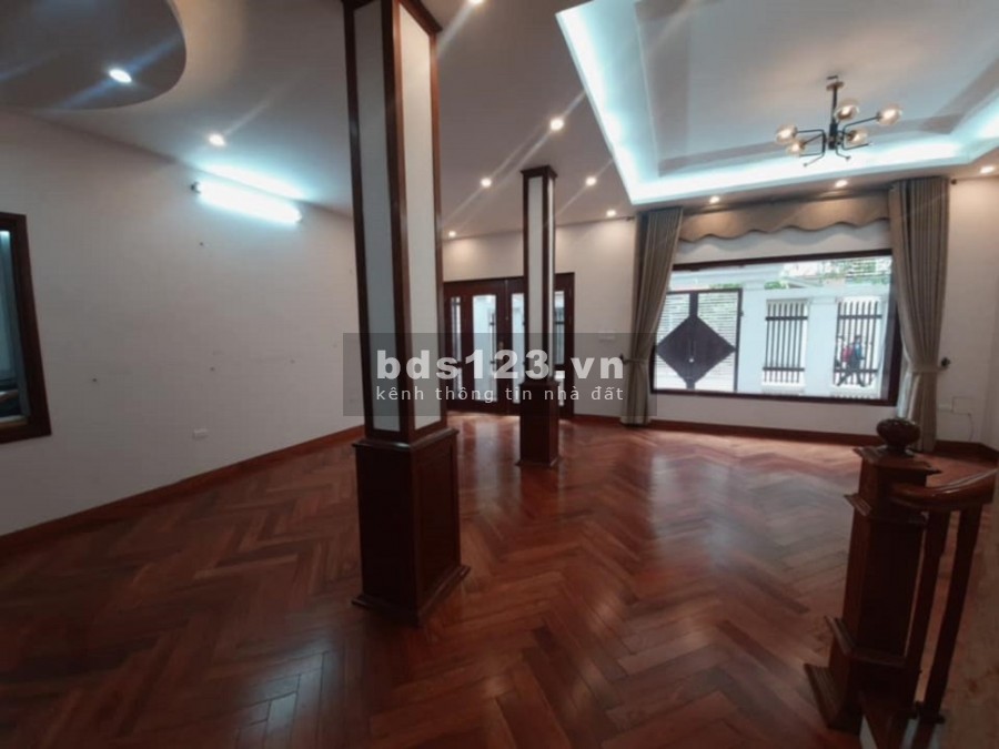 Bán nhà mặt đường Ngọc Hồi, Thanh Trì ô tô, kinh doanh 300m2*5T, Mt 10m, hơn 20 tỷ